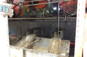 Sugar cane juice pressing